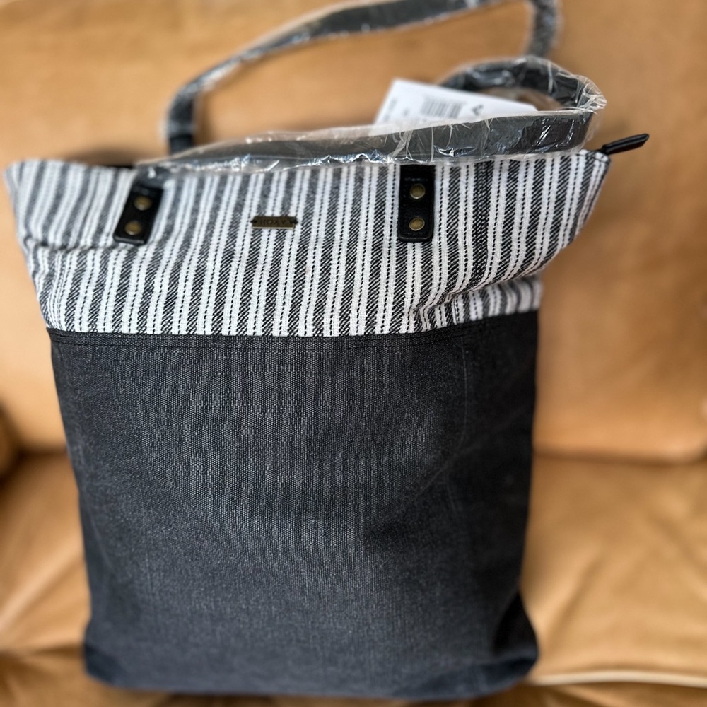Roxy Never Stop Dreaming Shoulder Tote - Picture 2 of 5